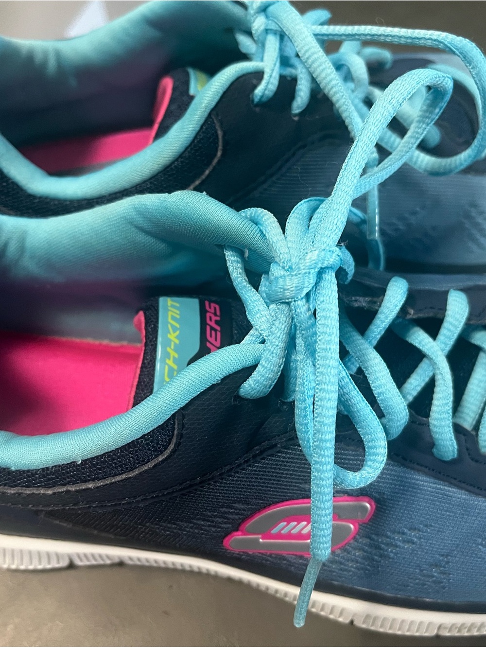 Skechers Navy Sneakers Size 10 Turquoise Laces & Hot Pink Insoles - Picture 5 of 5